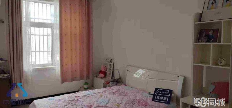 华联商厦旁 中间楼层大三室 采光户型好精装修家具家电全送